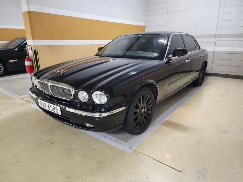 Jaguar XJ-8