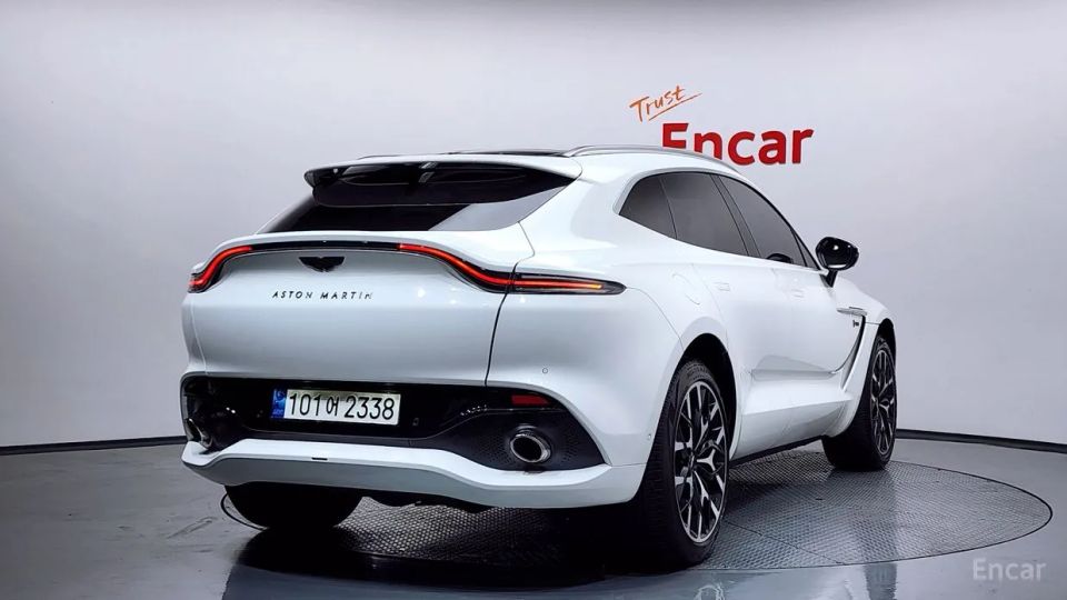 Astonmartin DBX