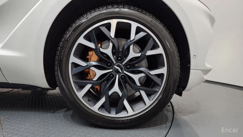 Astonmartin DBX