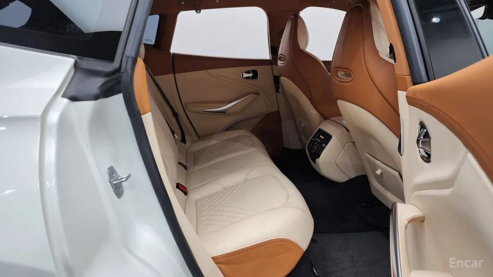 Astonmartin DBX