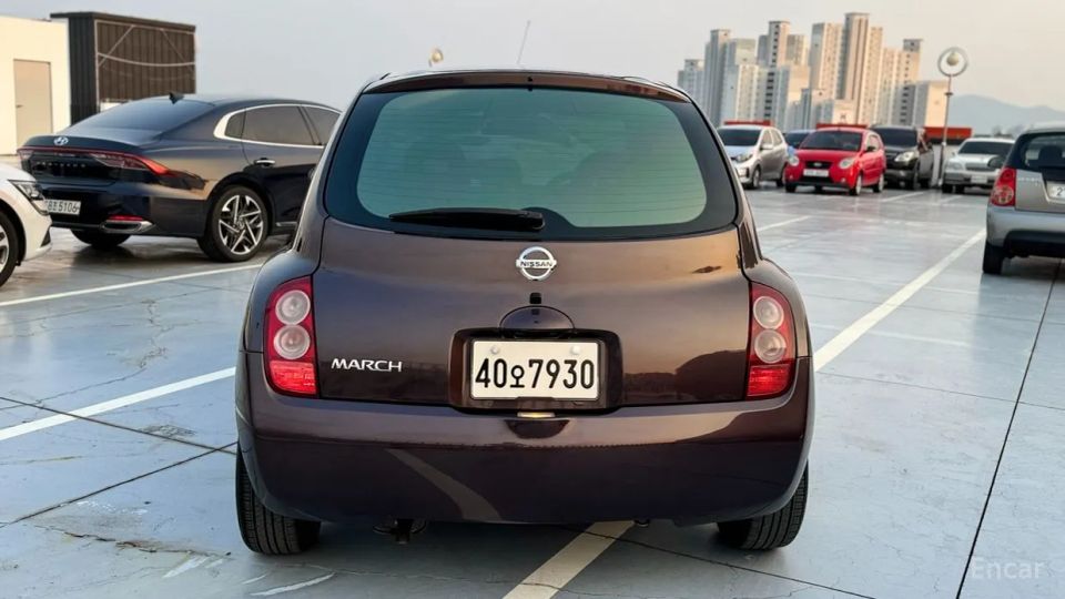 Nissan March