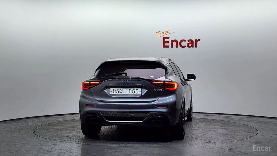Infiniti Q30