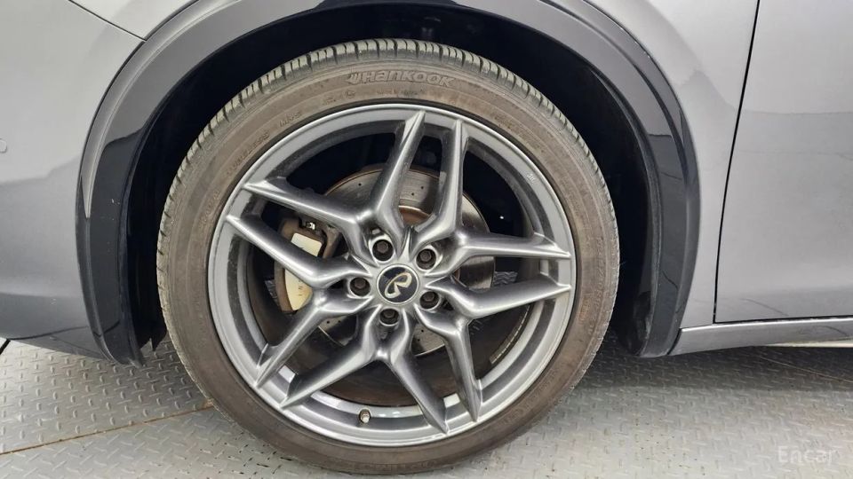 Infiniti Q30