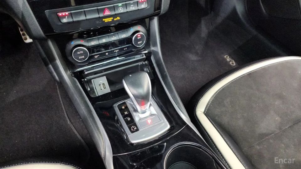 Infiniti Q30