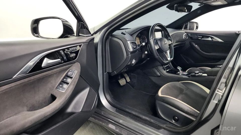 Infiniti Q30