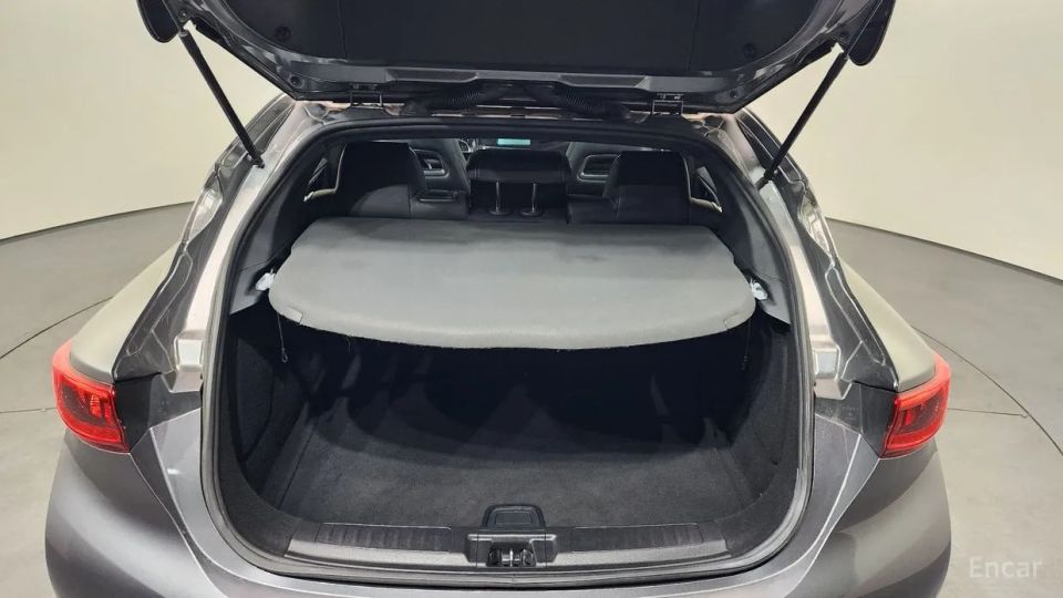 Infiniti Q30
