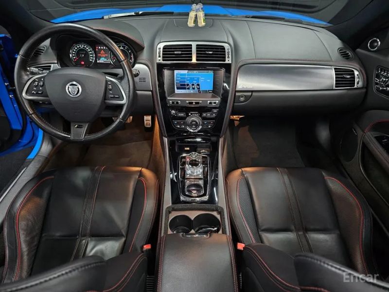 Jaguar XKR