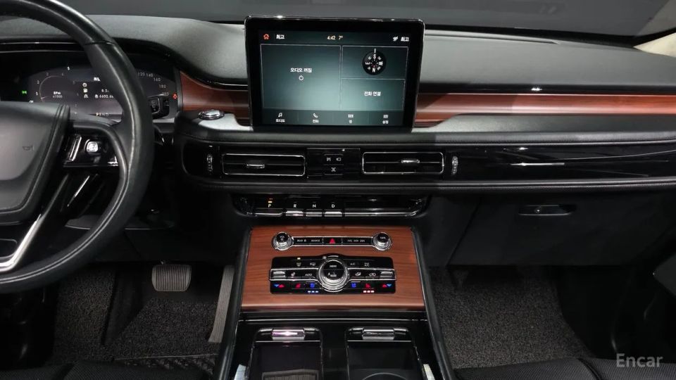 Lincoln Aviator