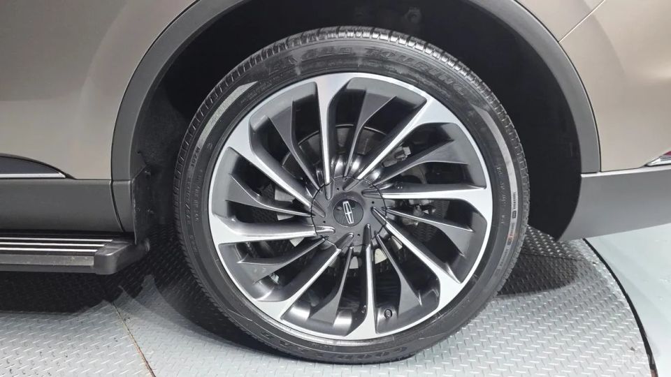 Lincoln Aviator