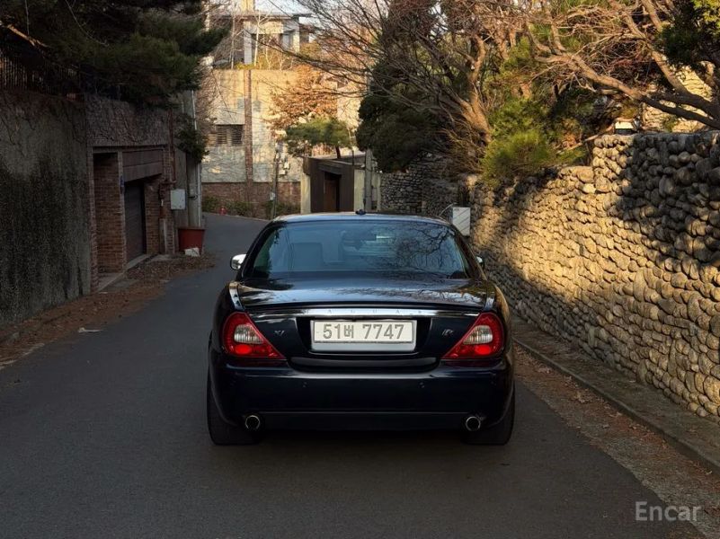 Jaguar XJR