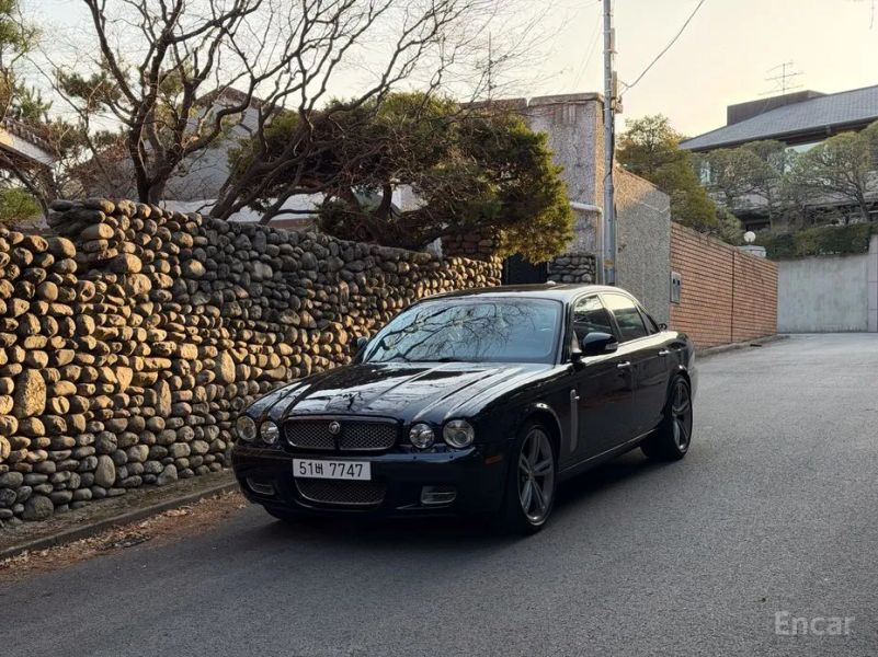 Jaguar XJR