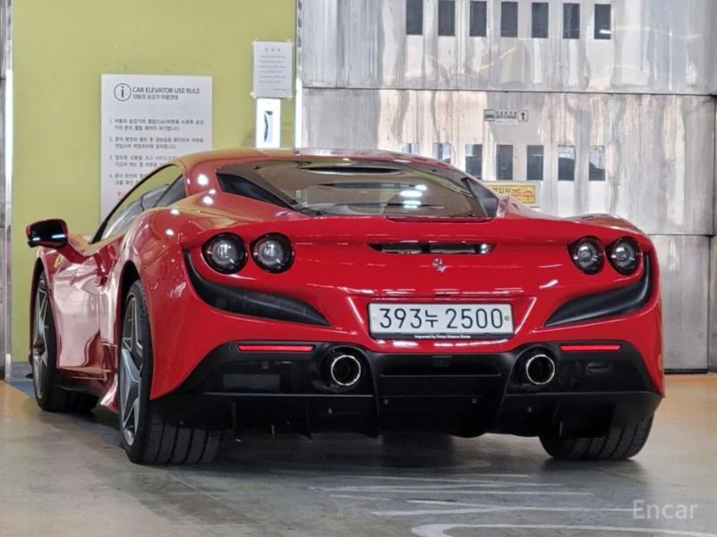 Ferrari F8
