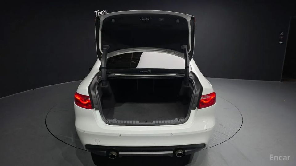 Jaguar xf