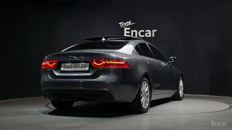 Jaguar XE