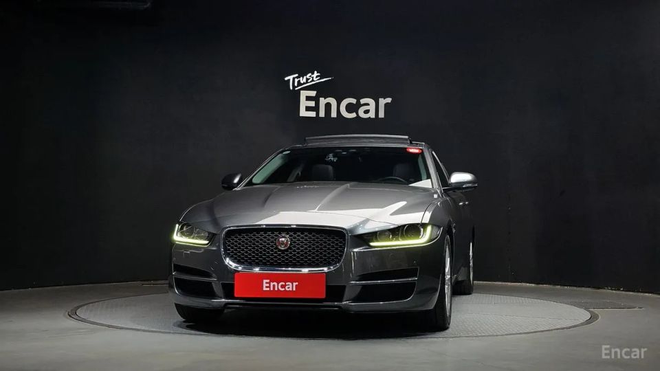 Jaguar XE