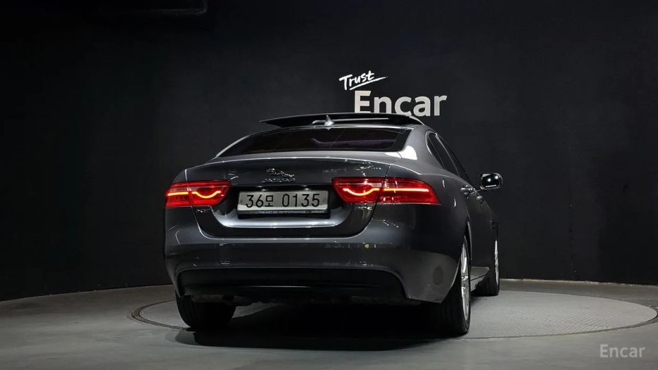 Jaguar XE
