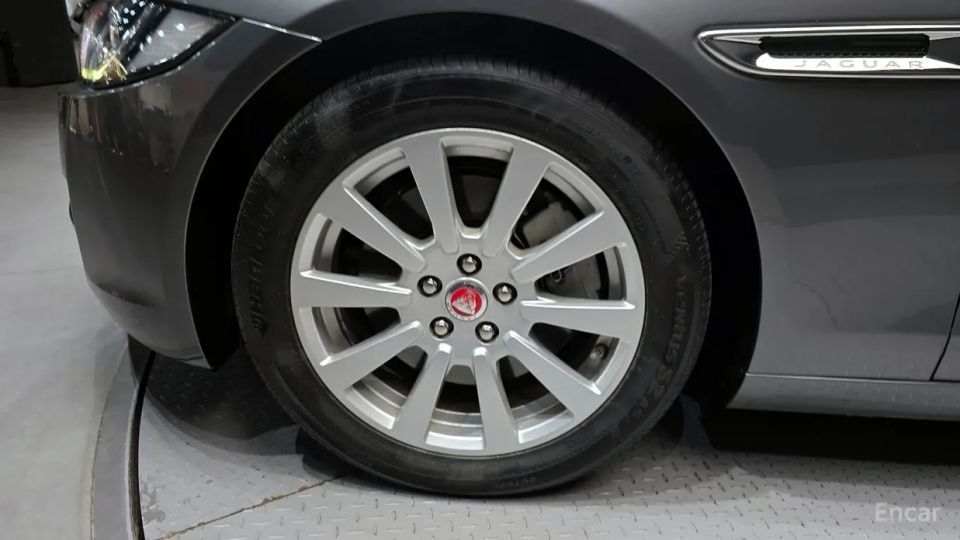 Jaguar XE