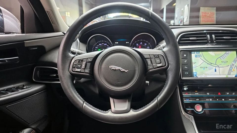 Jaguar XE
