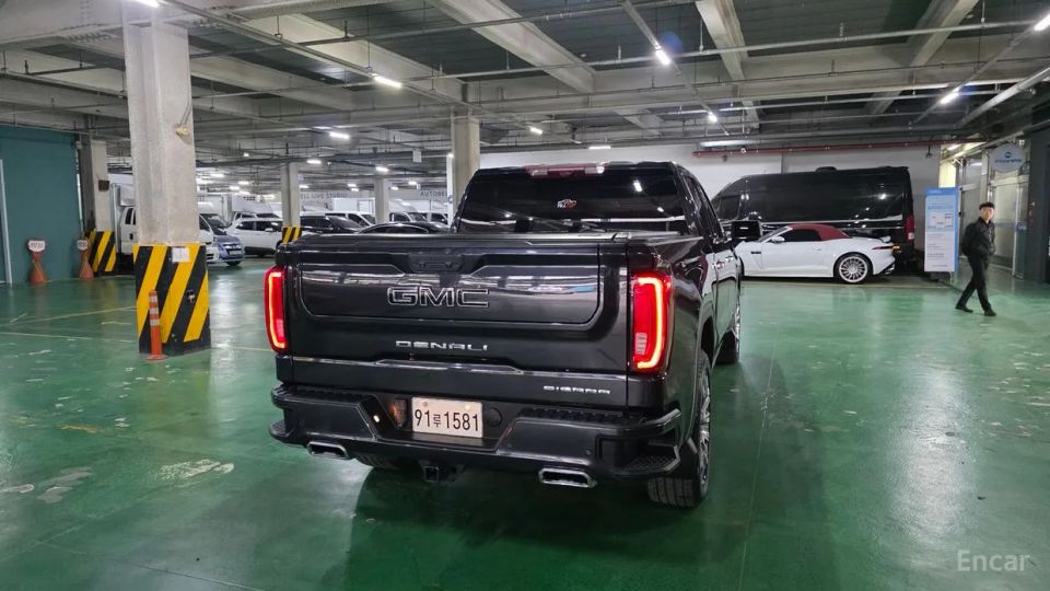 GMC Sierra