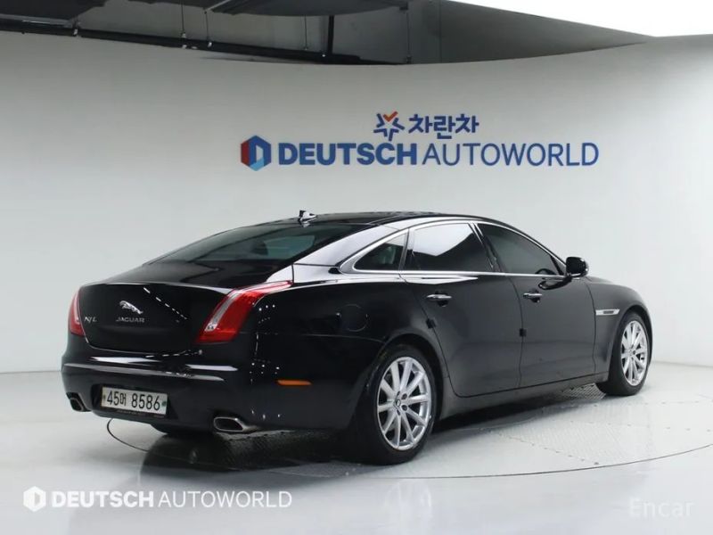 Jaguar XJ