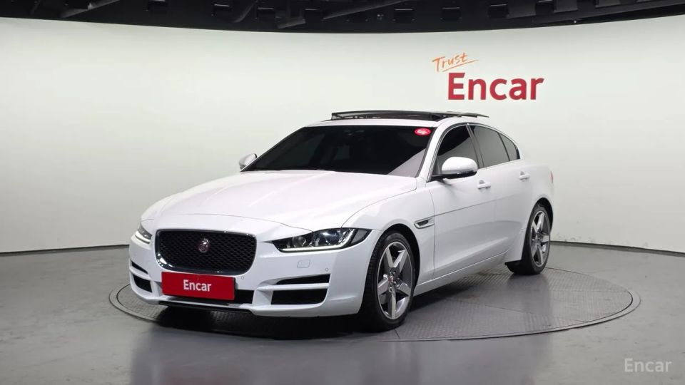 Jaguar XE