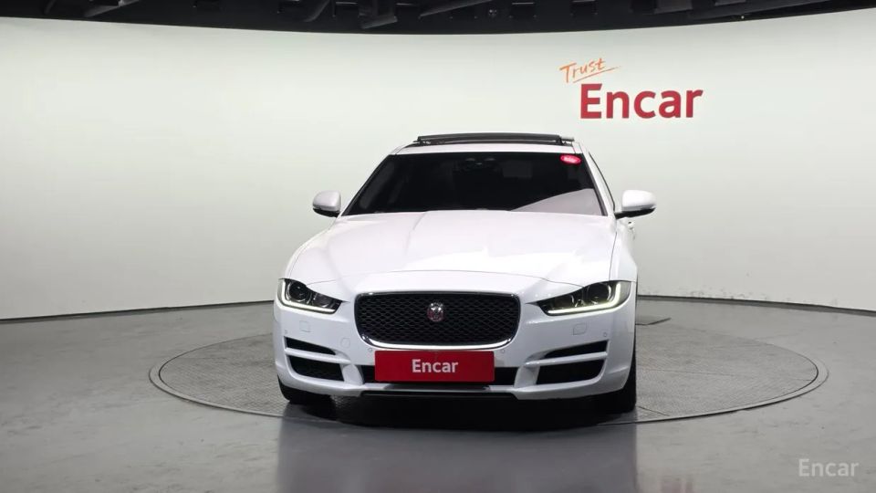 Jaguar XE