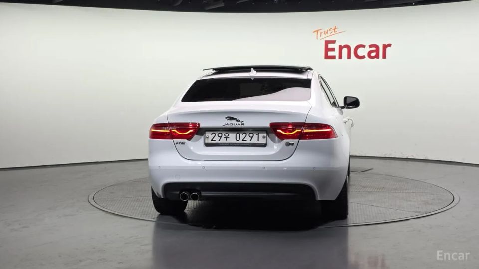 Jaguar XE
