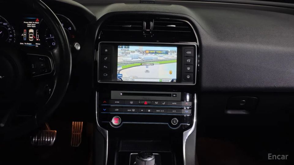 Jaguar XE