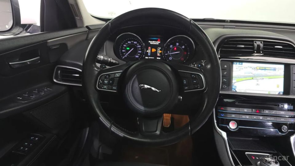 Jaguar XE