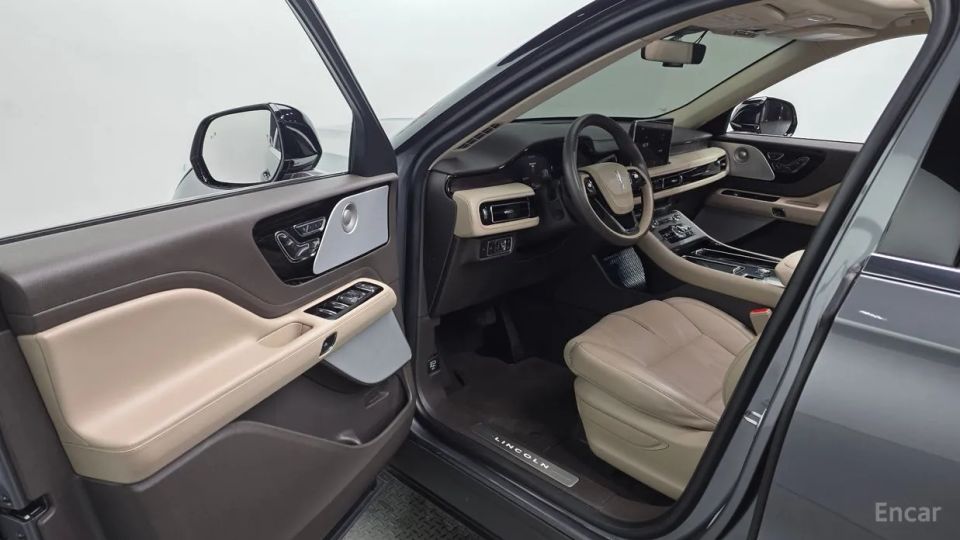 Lincoln Aviator