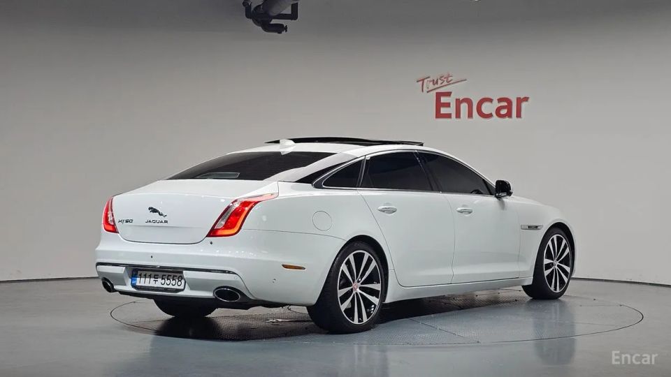Jaguar XJ