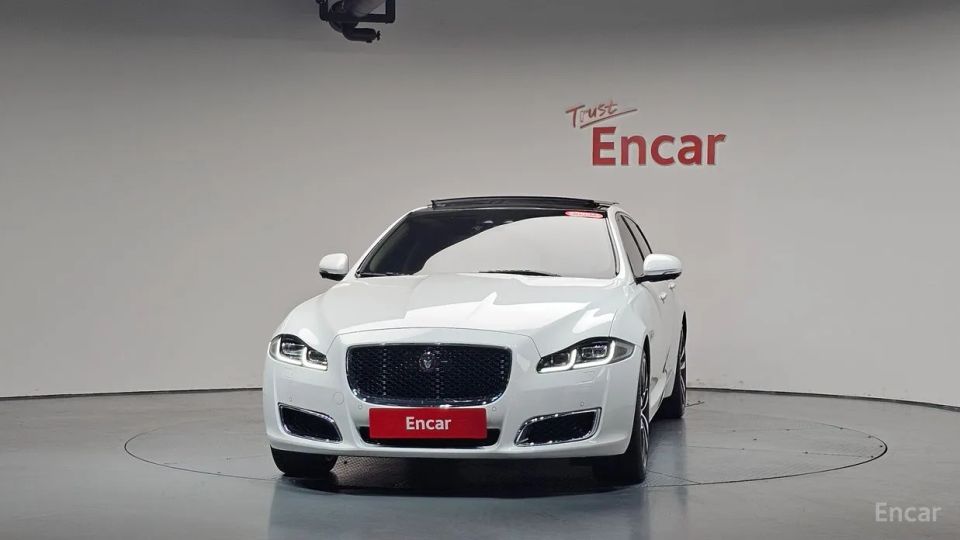 Jaguar XJ