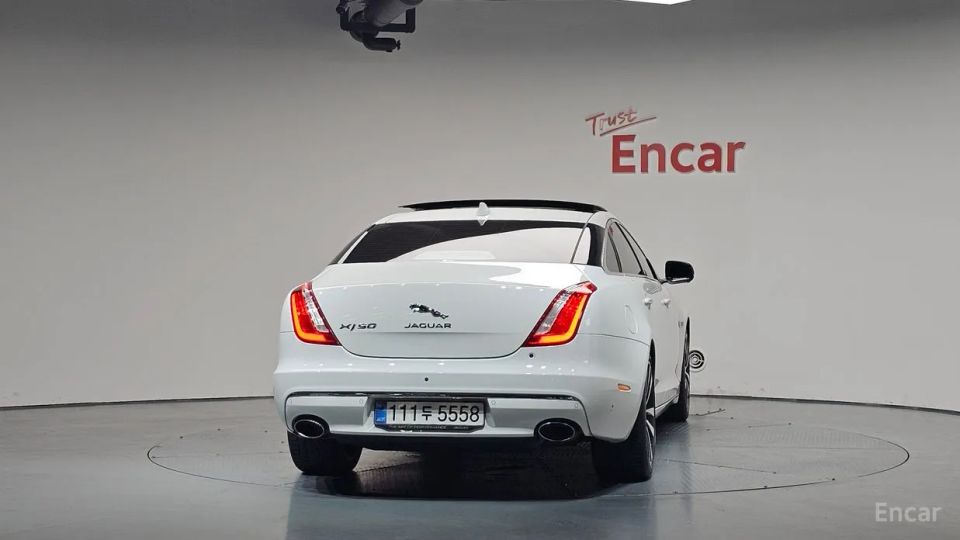 Jaguar XJ