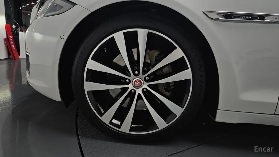 Jaguar XJ