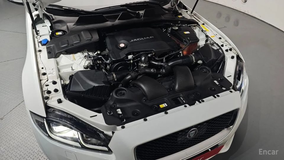 Jaguar XJ