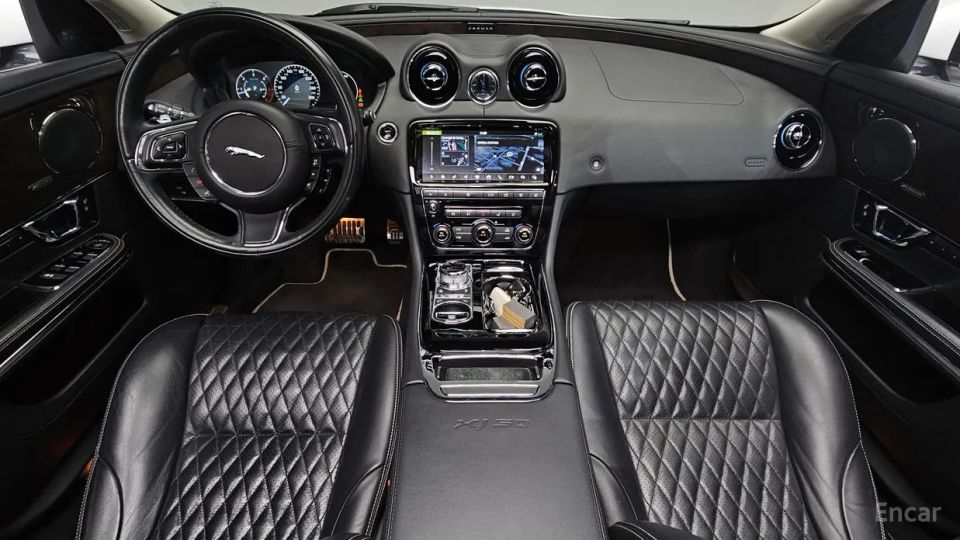 Jaguar XJ
