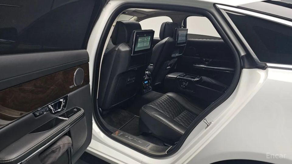 Jaguar XJ