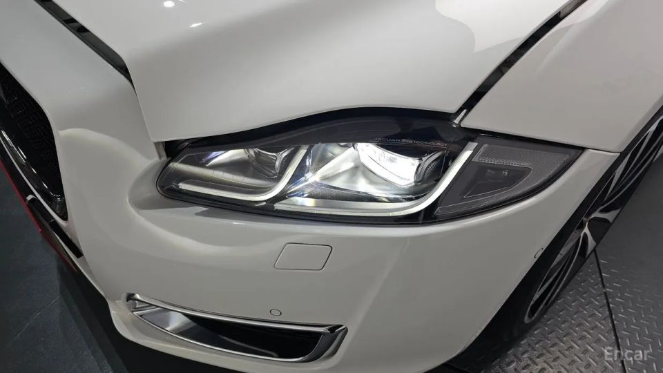 Jaguar XJ