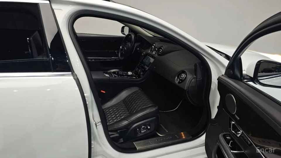 Jaguar XJ