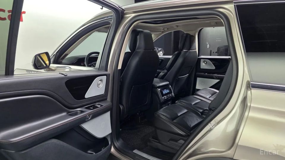 Lincoln Aviator