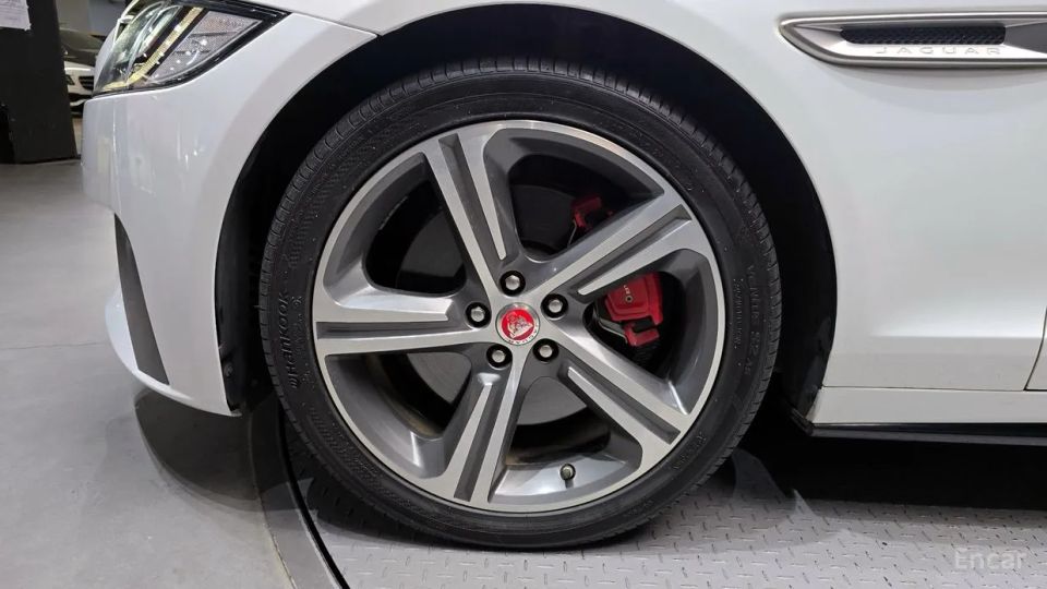 Jaguar xf