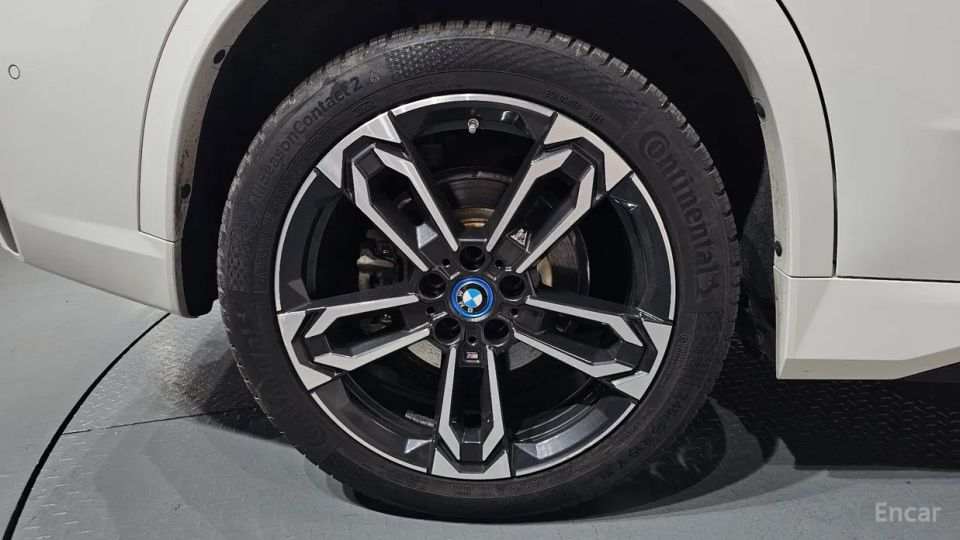 BMW ix1