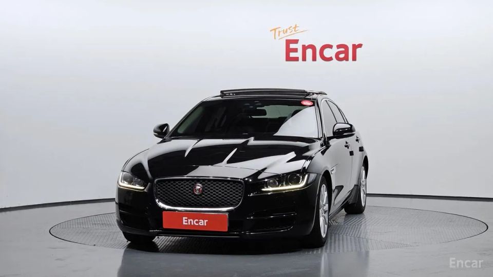 Jaguar XE