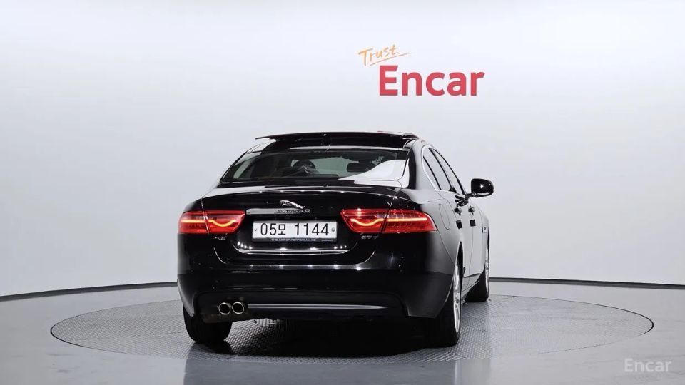 Jaguar XE
