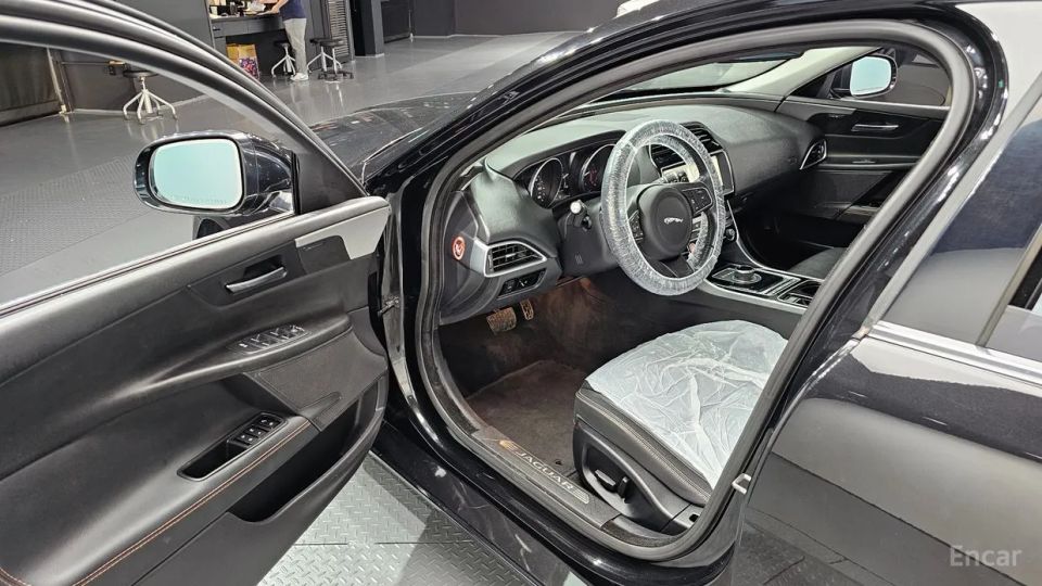 Jaguar XE