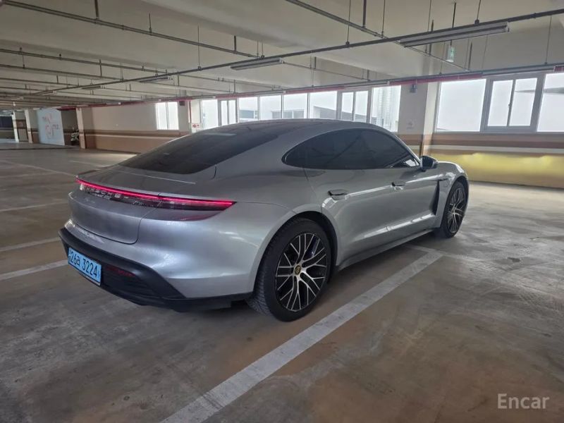 Porsche Taycan