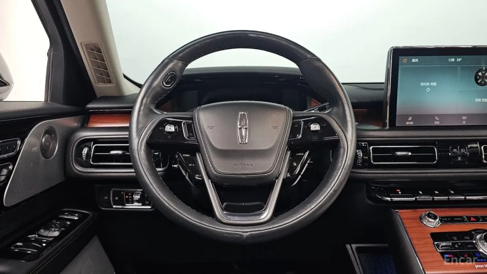 Lincoln Aviator
