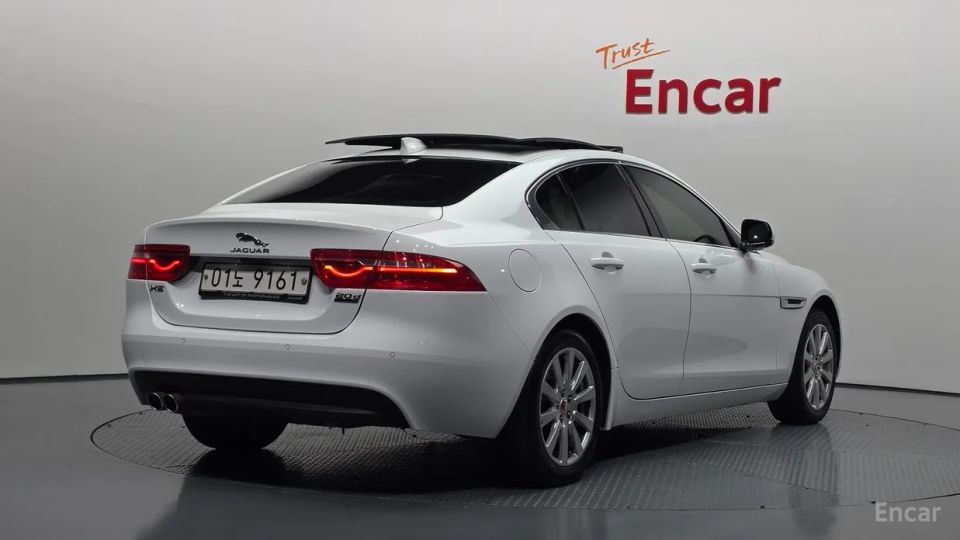 Jaguar XE