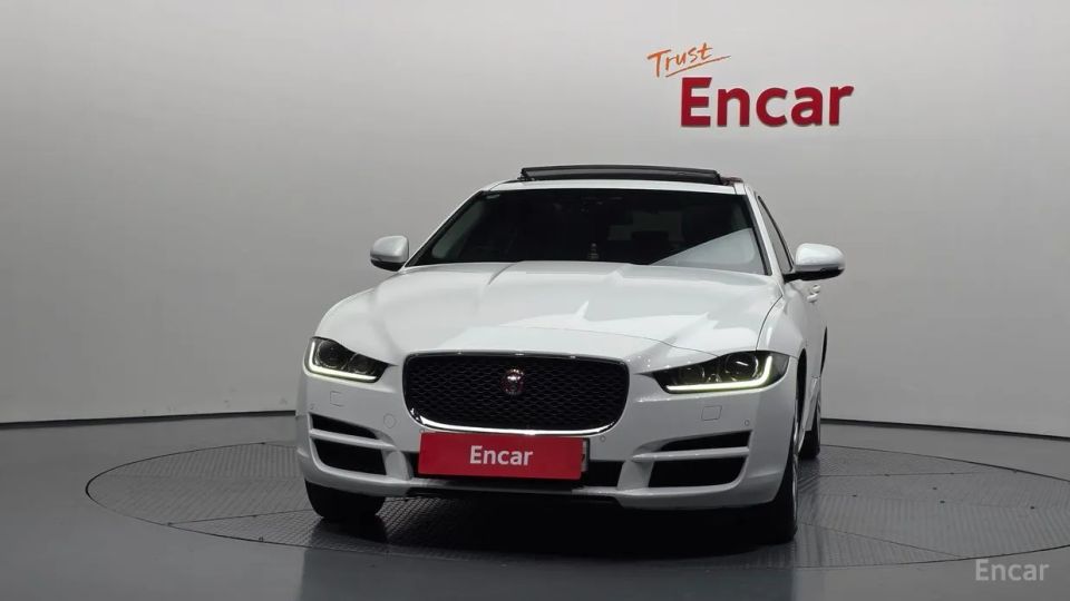 Jaguar XE