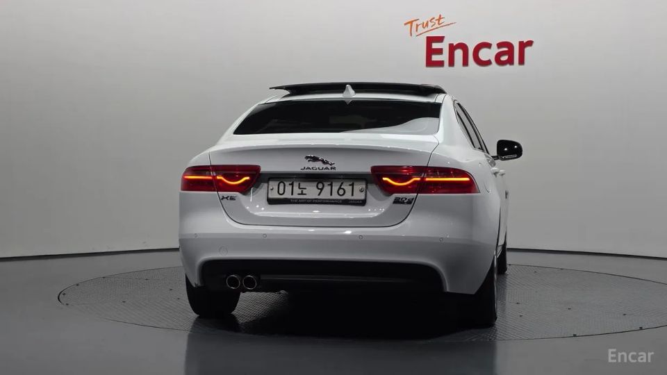Jaguar XE